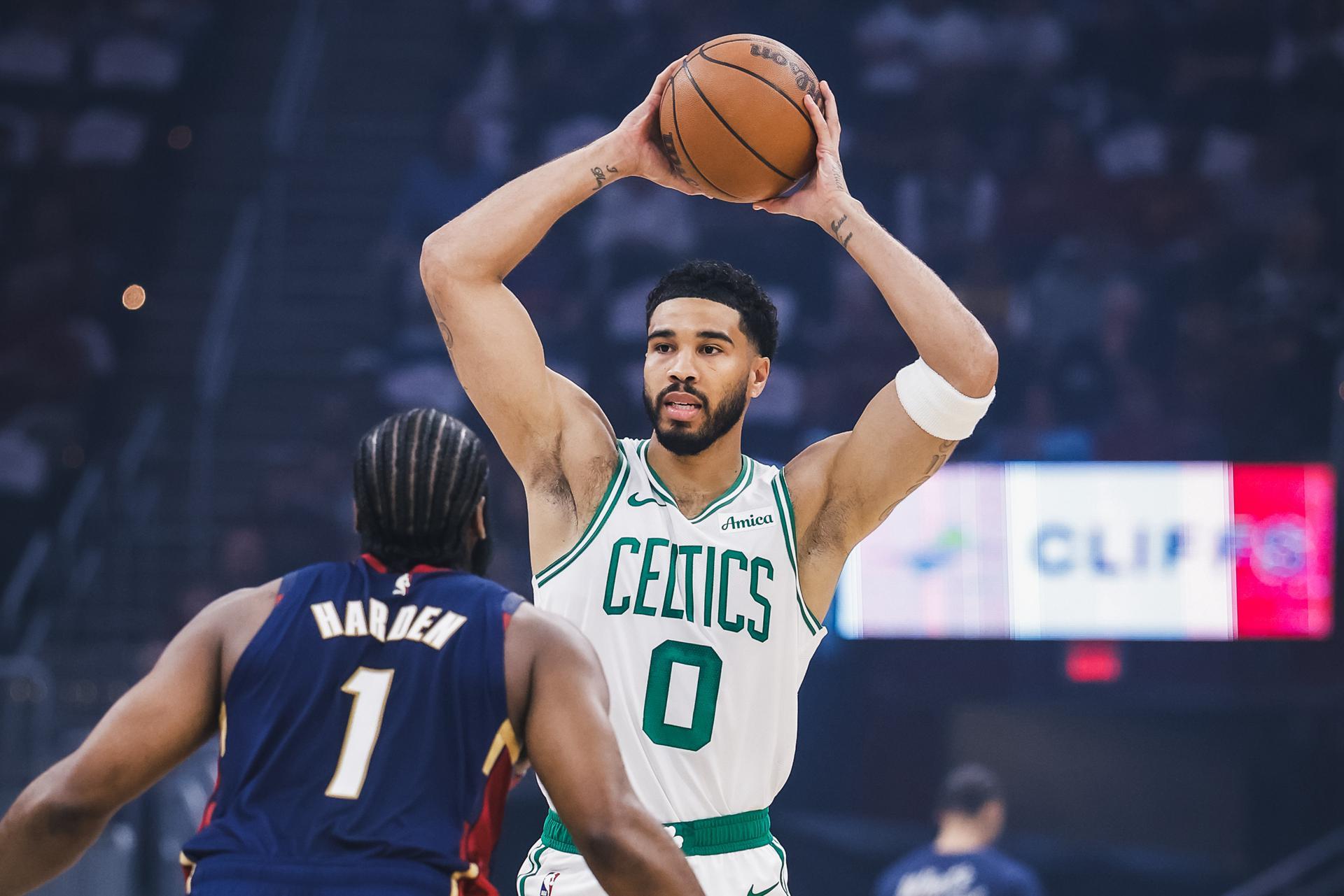 开云体育官方app-凯尔特人vs太阳前瞻:绿军阵容相对齐整,太阳客场难爆冷